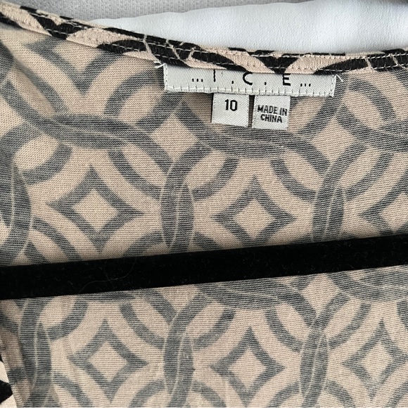 I C E Women’s Black Cream Knot Side Wrap Dress Size 10 EUC - Picture 7 of 9